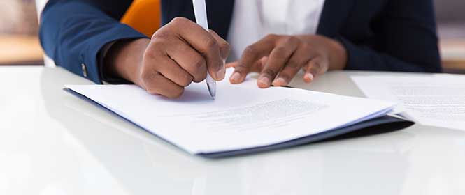 Qual a diferença entre contratos administrativos e licitações?